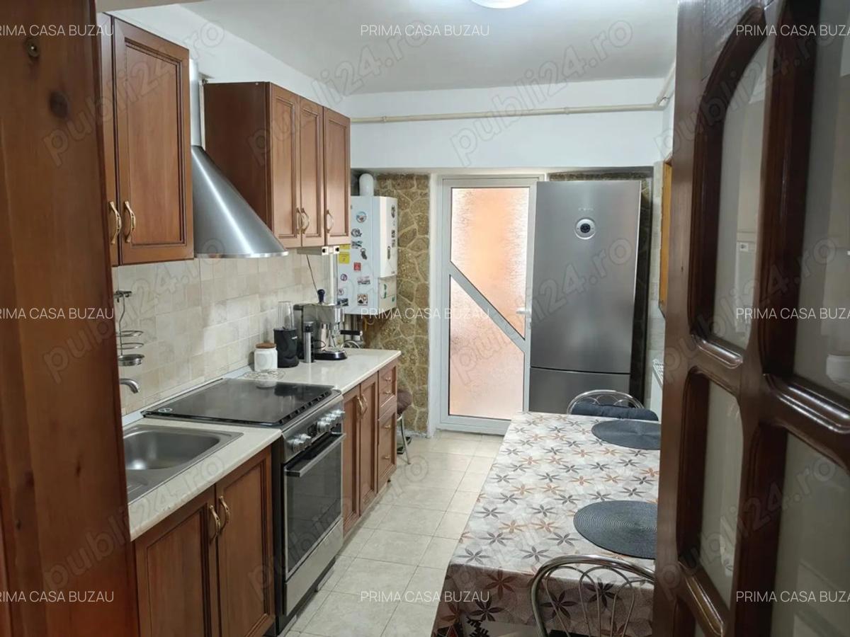 Apartament cu 3 camere zona ultracentrala Bazar confort 1 Etaj 3 S=88mp Pret: 92.000 euro - 13