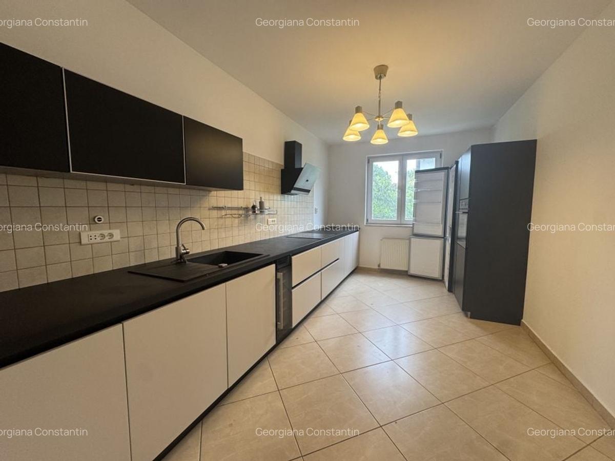 Vila renovata in complex rezidential, piscina comuna si parcare - 8