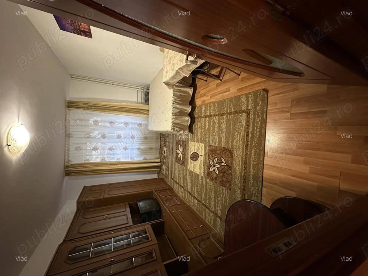 Inchiriez Garsoniera 24mp in zona Piata Tractorul , et.1 - 2