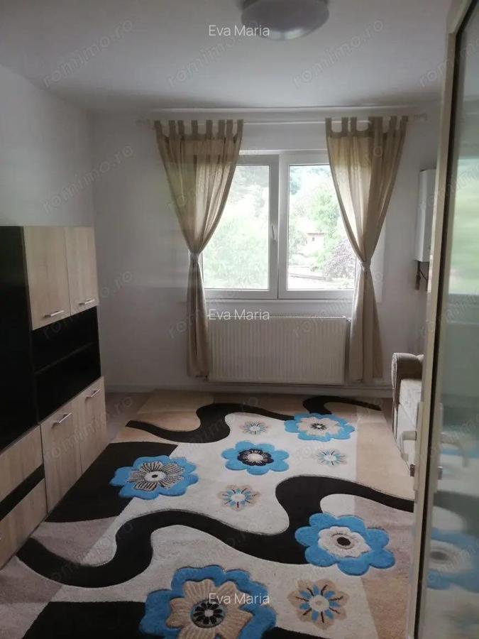 Ofer spre inchiriere o camera in zona complex - 4