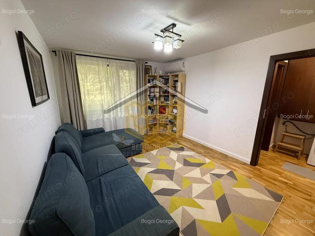 Apartament cu 3 camer, semidecomandat, in cartierul Rovine - 1