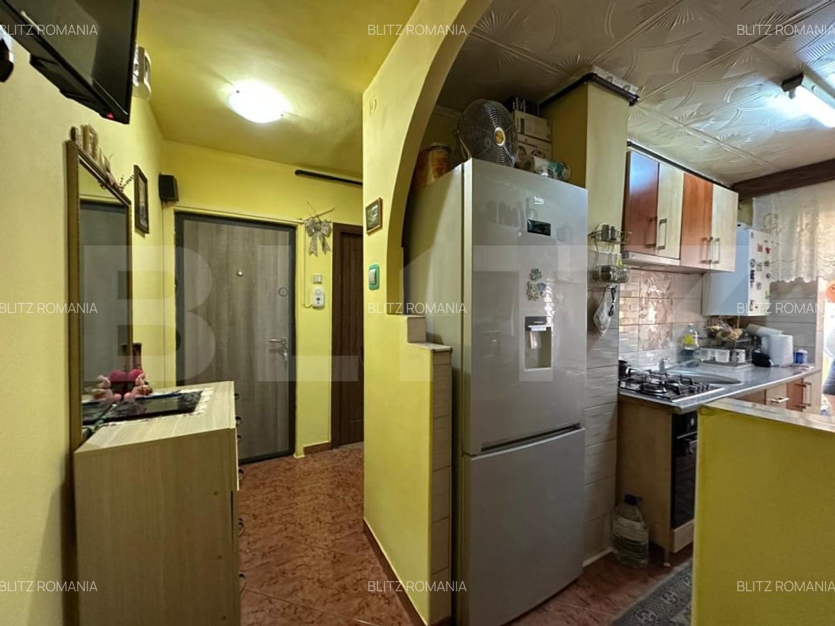 Apartament de vanzare 2 camere decomandat, zona Centrala Sacele - 2