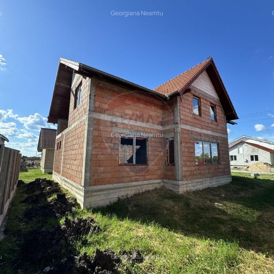 Casa cu 6 camere la rosu, intabulata in Zimandu Nou de vanzare - 1