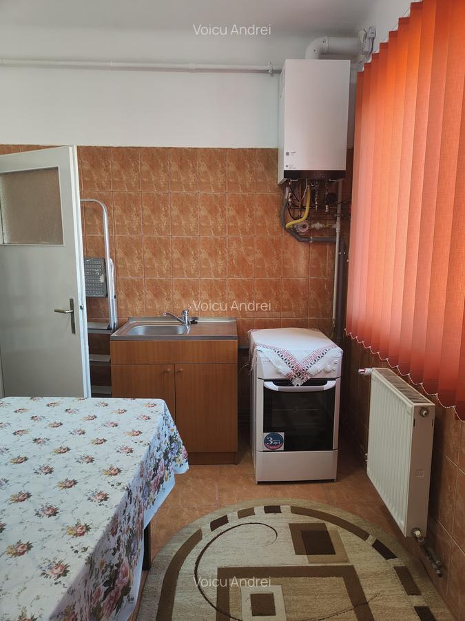 Garsoniera in vila decomandata --renovata -etaj 1 - 4