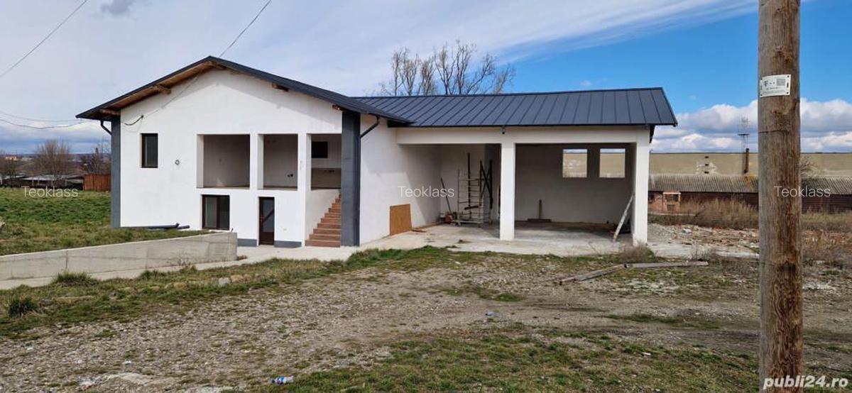 Vand spatiu comercial+teren - 2