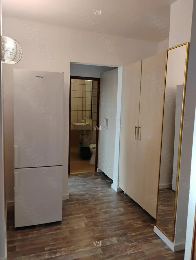 Inchiriez apartament cu 2 camere decomandat etaj 1 - 5