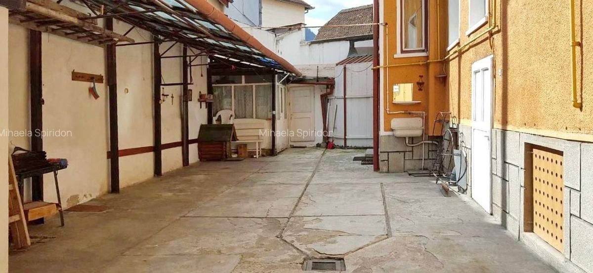 CASA SINGUR CURTE IN ZONA CENTRALA A BRASOVULUI - 6