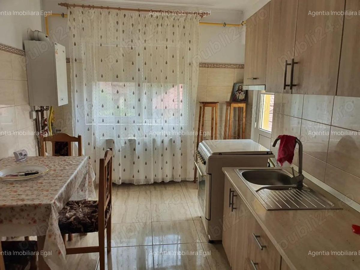Apartament doua camere la curte, zona 1 Mai. - 8