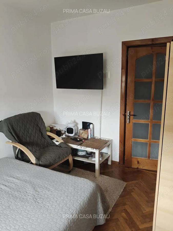 Apartament cu 3 camere zona ultracentrala Bazar confort 1 Etaj 3 S=88mp Pret: 92.000 euro - 11