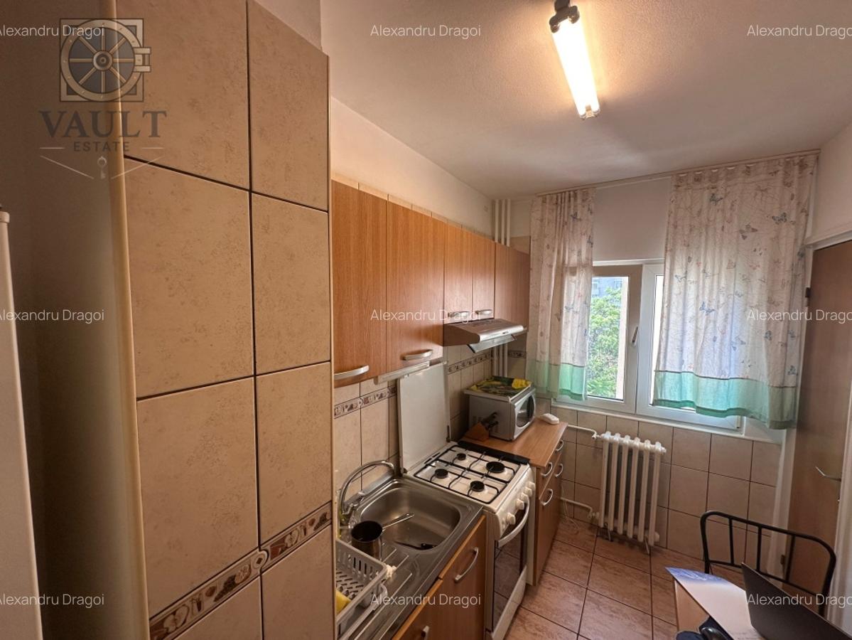 Apartament 3 camere- Decomandat- Titulescu -Piata Victoriei - 12