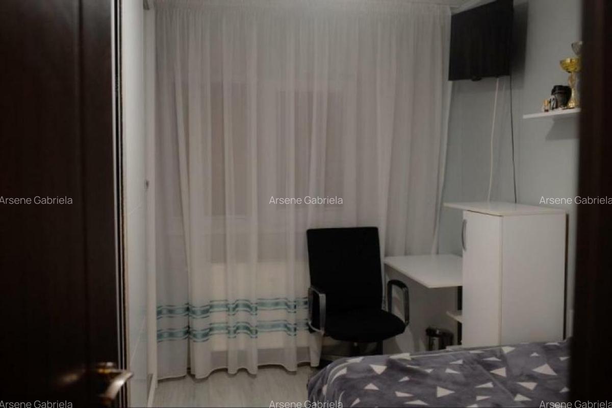 De vanzare apartament 4 camere/ Bld Chisinau - 5