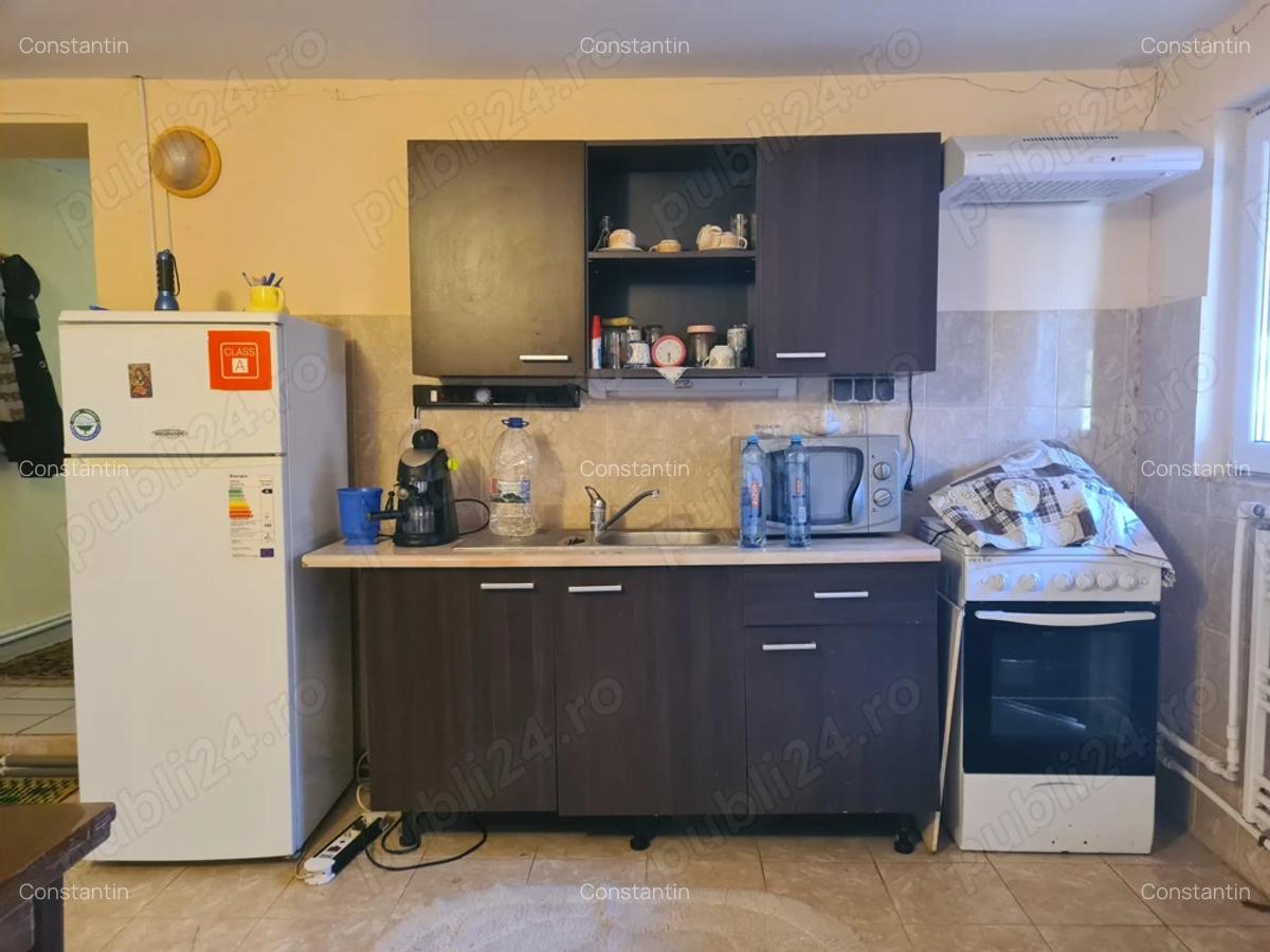 Vand casa la curte cu imbunatatiri - 1