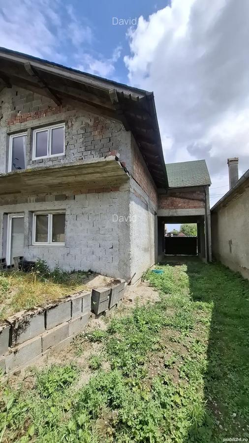 Casa spa?ioasa neterminata de vanzare Voila, cu poten?ial turistic - 1