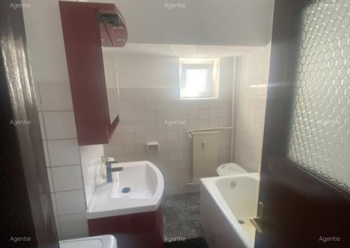 Central,B dul.Unirii, colt cu B-dul. Mircea Voda,Ap.2 cam. - 8