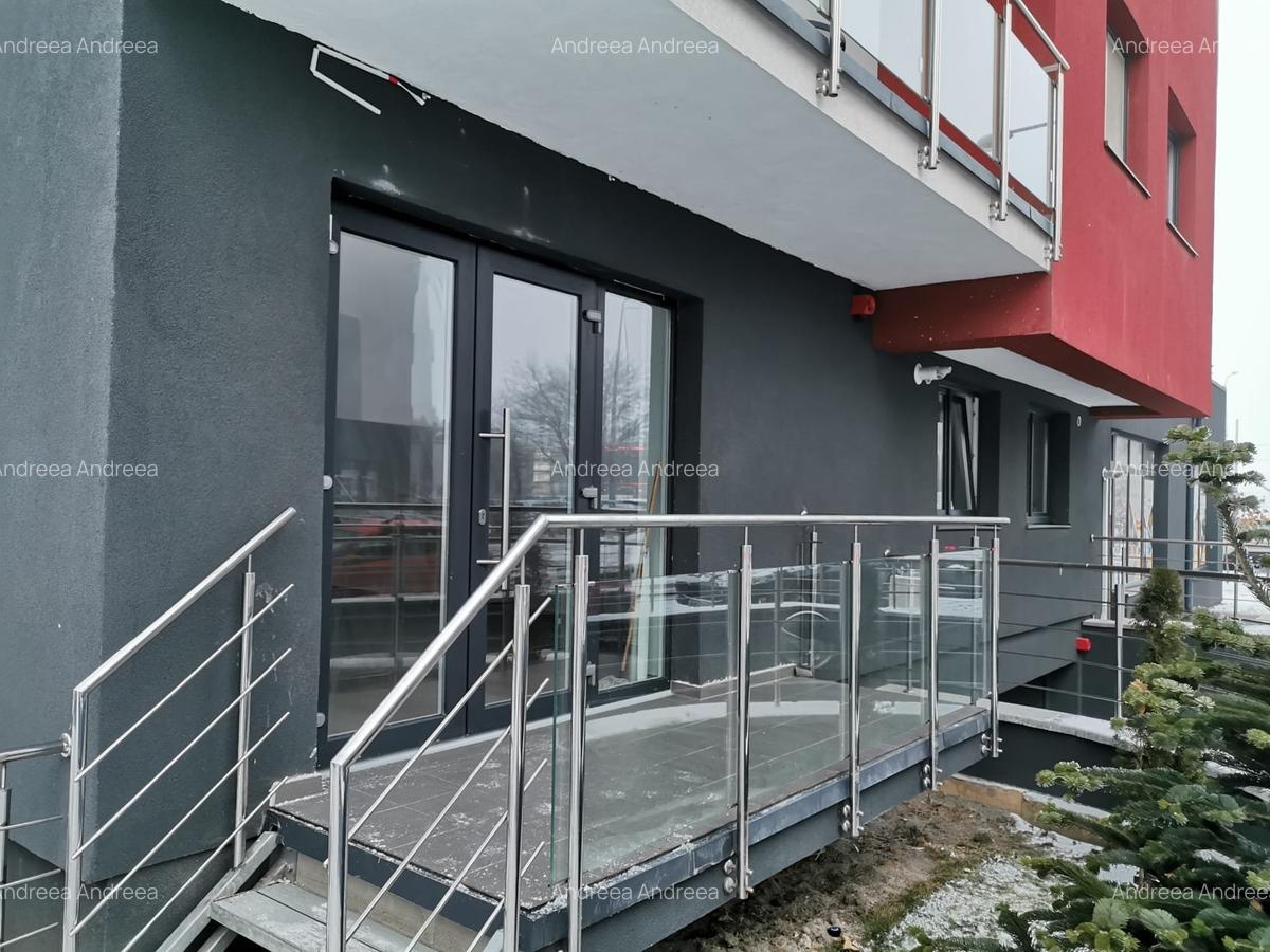 Spatiu comercial de vanzare zona Tractorul bloc nou - 12