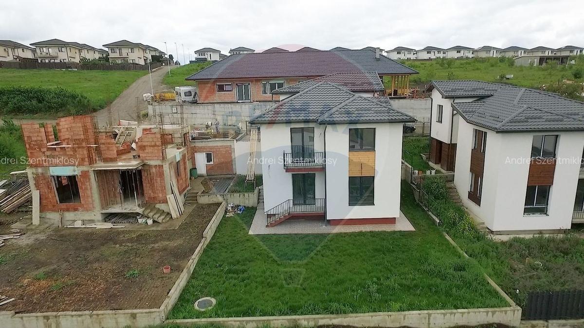 Casa individuala, arhitectura moderna, compartimentare superba, com 0 - 5