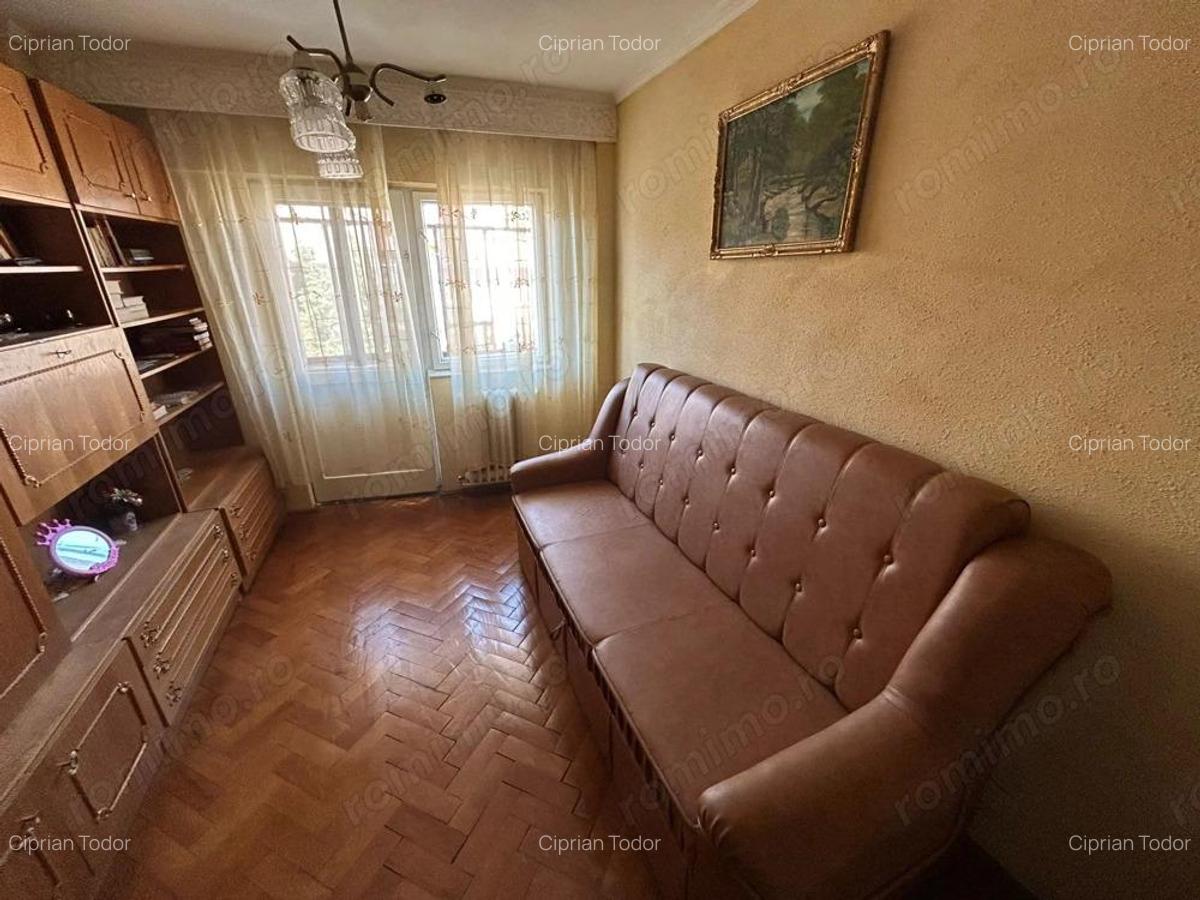 Apartament 3 camere, etaj 3 - zona Cetate - 11