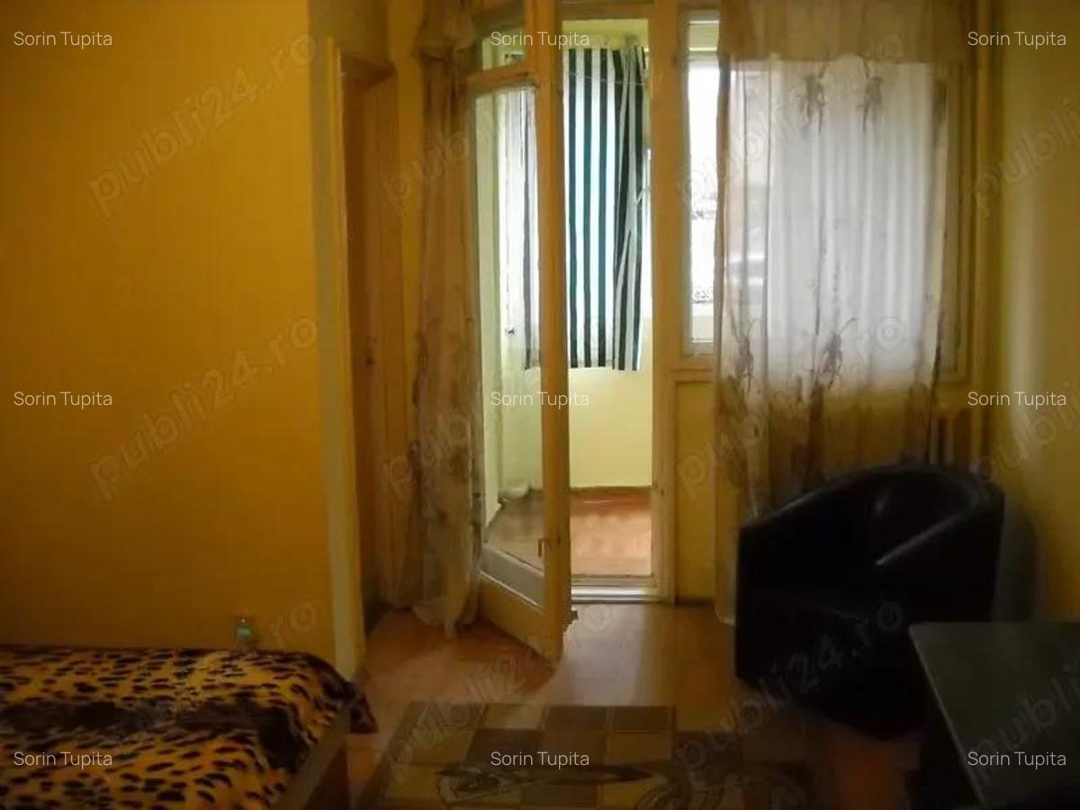 Garsoniera Iancului, Ferdinand, Dimitrov - 2