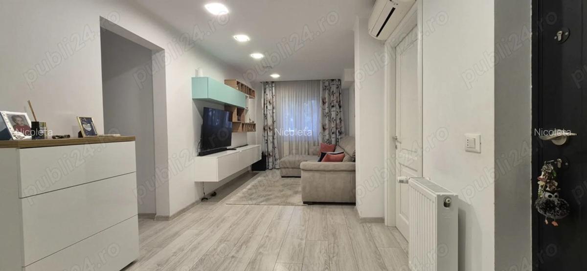 Vand apartament 3 camere-zona Policlinica 2 - 5