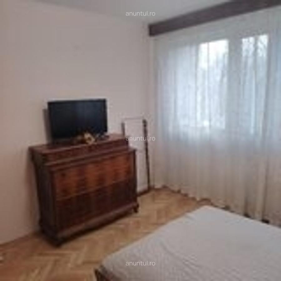 Eroii Revolutiei chiar langa metrou - 7