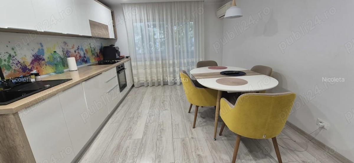 Vand apartament 3 camere-zona Policlinica 2 - 1