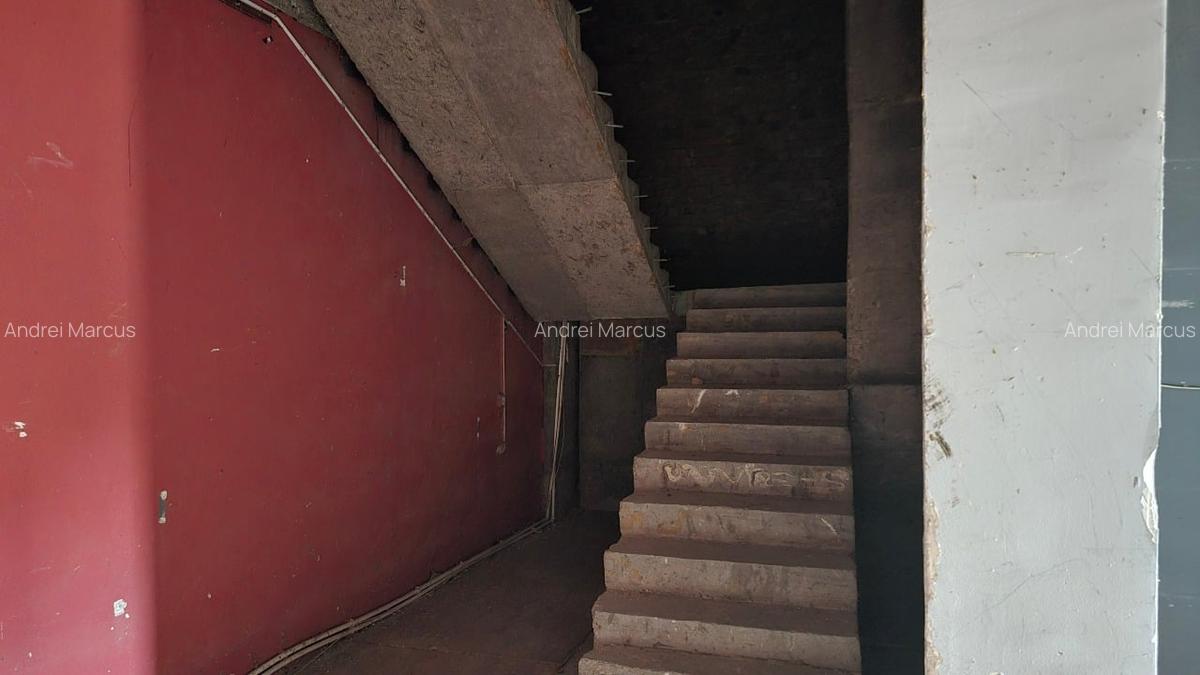 Inchiriez/vand spatiu comercial 800 mp open space Bl. Tomis Central - 10