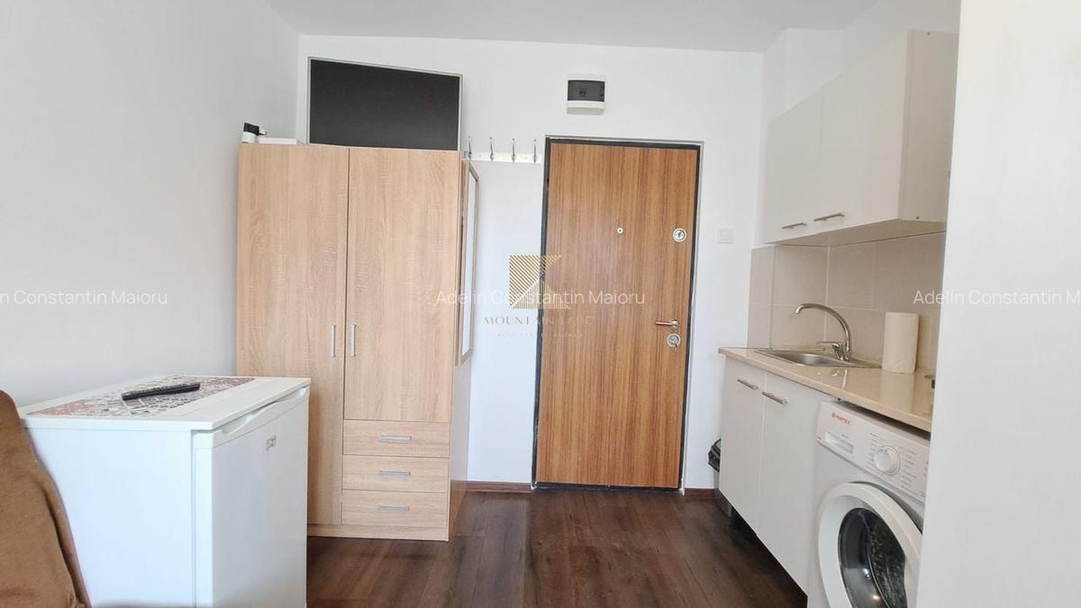 Camera cu baie, renovata complet, Str. Serii 2 - 3 Camera cu baie, renovata complet, Str. Serii 2 - 3