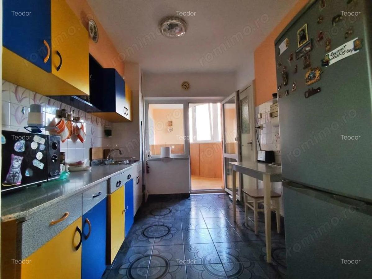 Apartament 3 camere de vanzare, B-dul Dacia, Oradea - 9