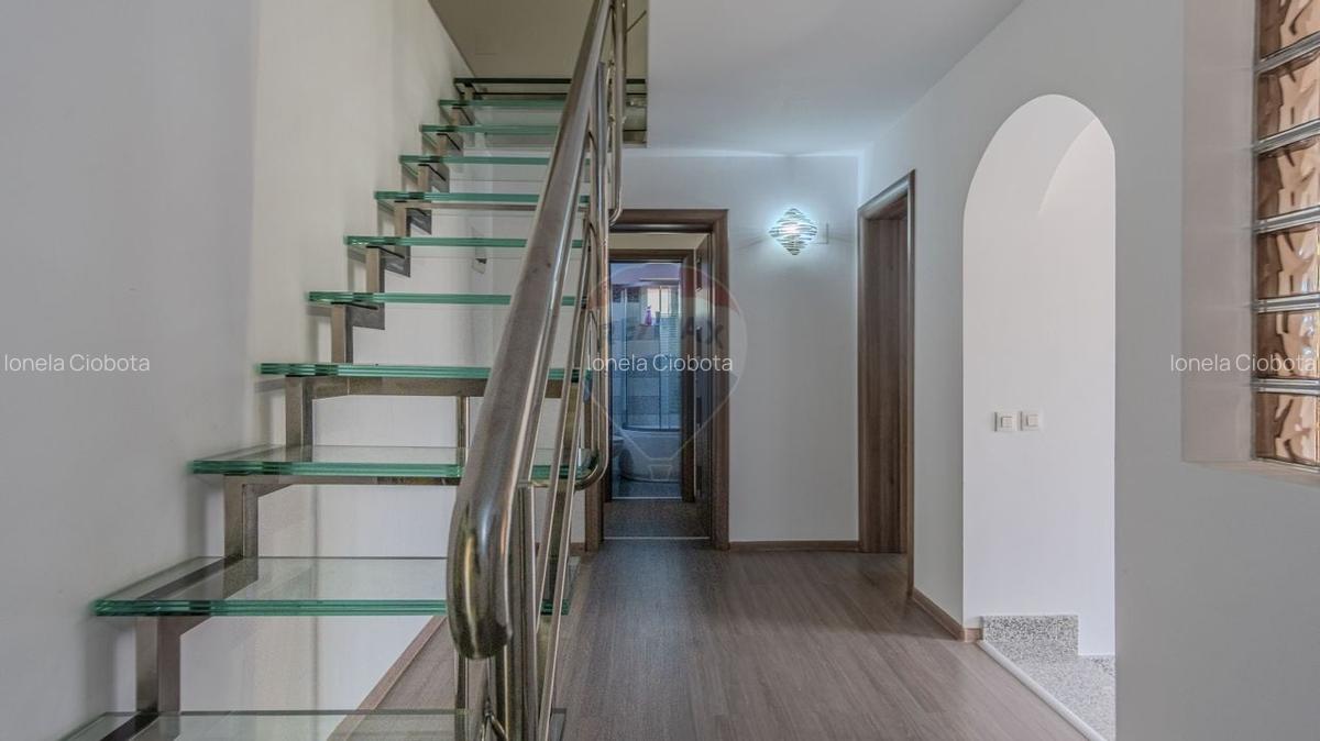 Casa / Vila cu 10 camere de vanzare in Moieciu de Jos - 20