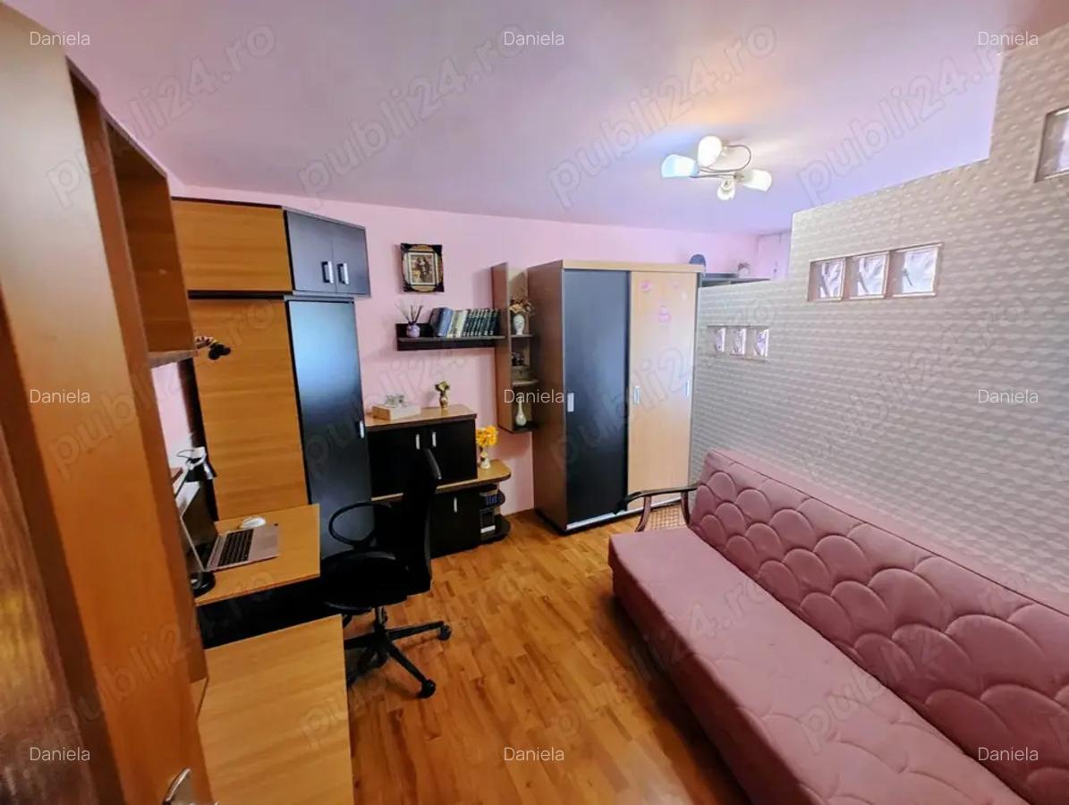 Proprietar vand apartament 2 camere etaj 1, 50 mp, decomandat - str Victoriei aproape de mall - 5