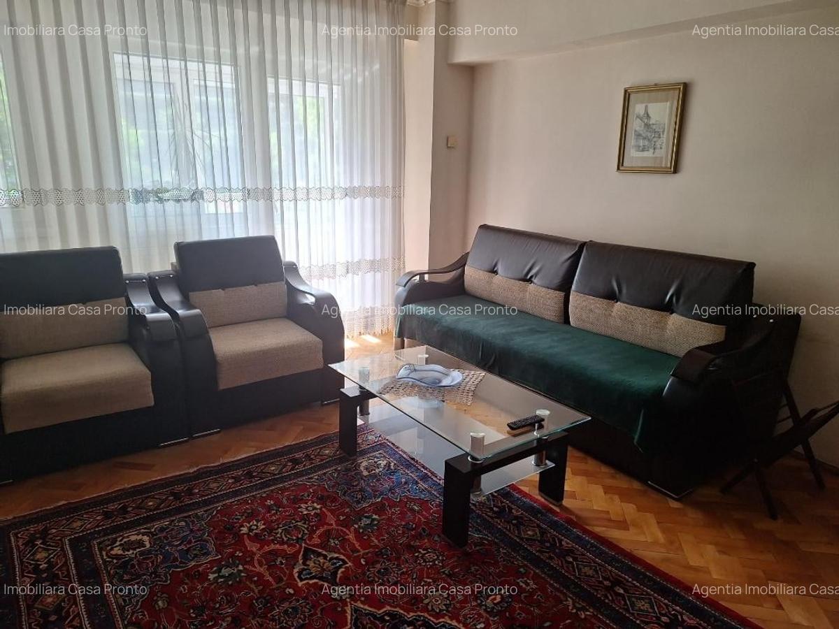 De inchiriat Apartament 3 camere, zona Centru. - 2