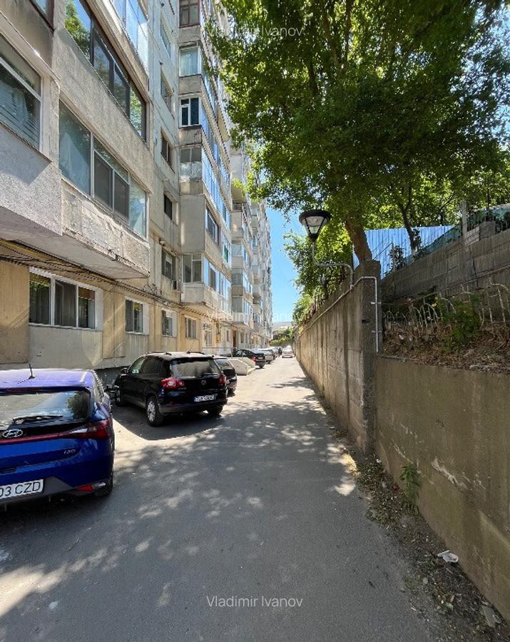 Apartament spa?ios 3 camere + 2 balcoane, zona turnuri Pacii Etaj 9/10 - 13