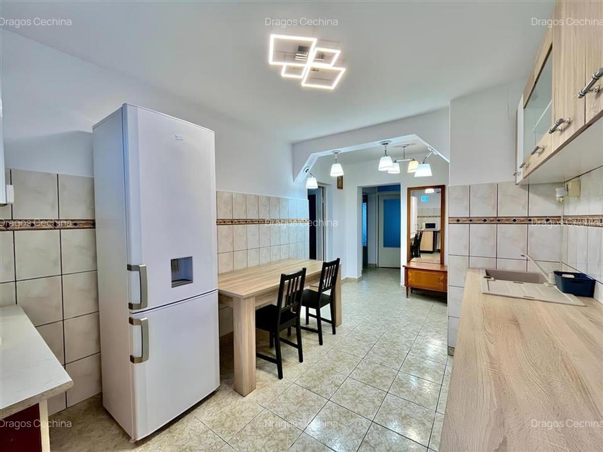 Apartament Decomandat cu 3 Camere si Parcare in Tractorul - 3