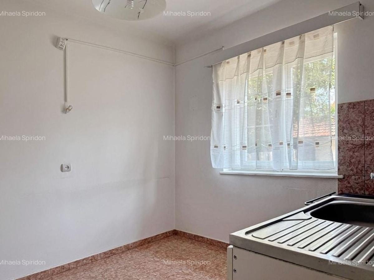 CASA CU POTENTIAL IN CARTIERUL FLORILOR - 5