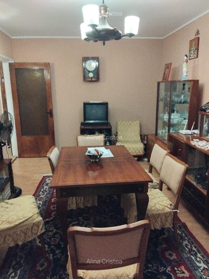 Basarabia - 3 camere , 2 bai, posibilitate montare centrala - 9