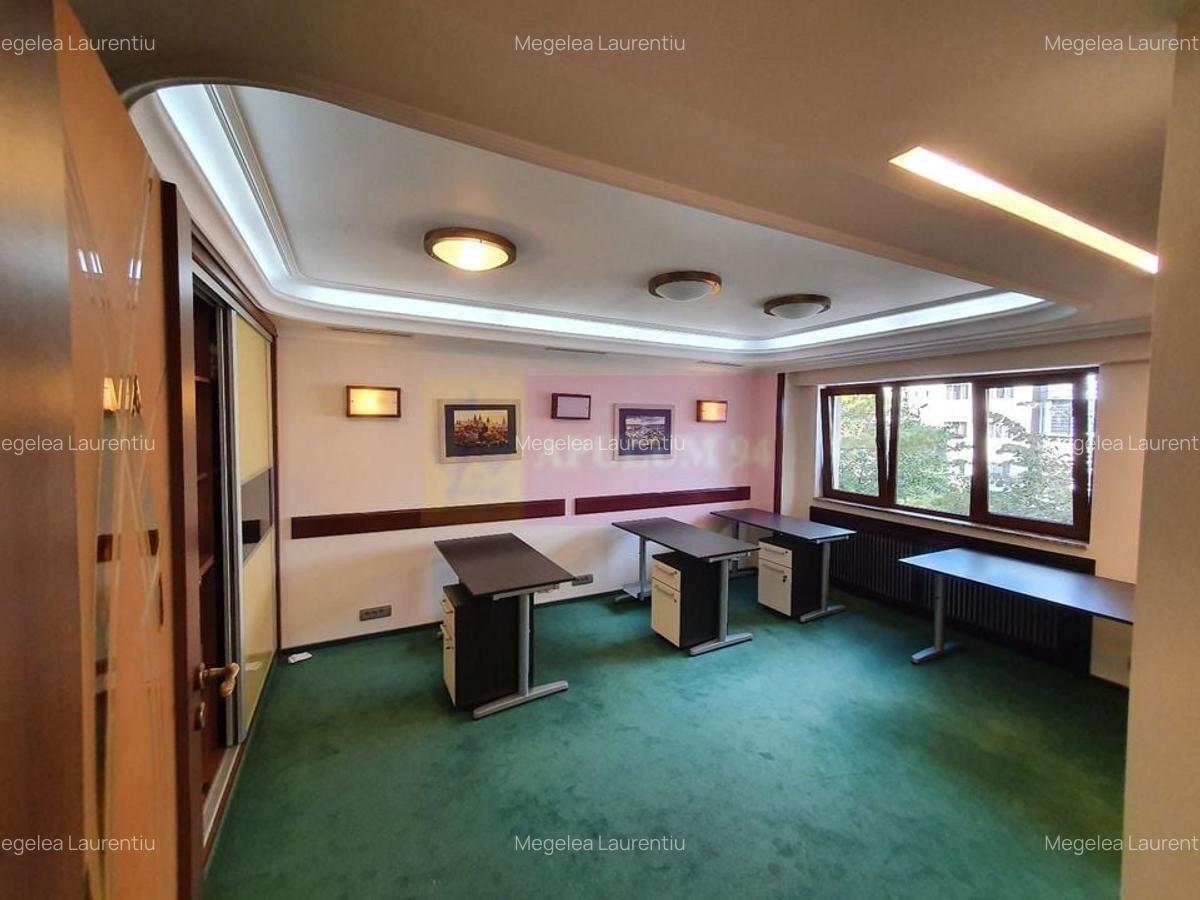 Apartament cu 3 camere de vanzare in Campina - Zona ultracentrala - 1