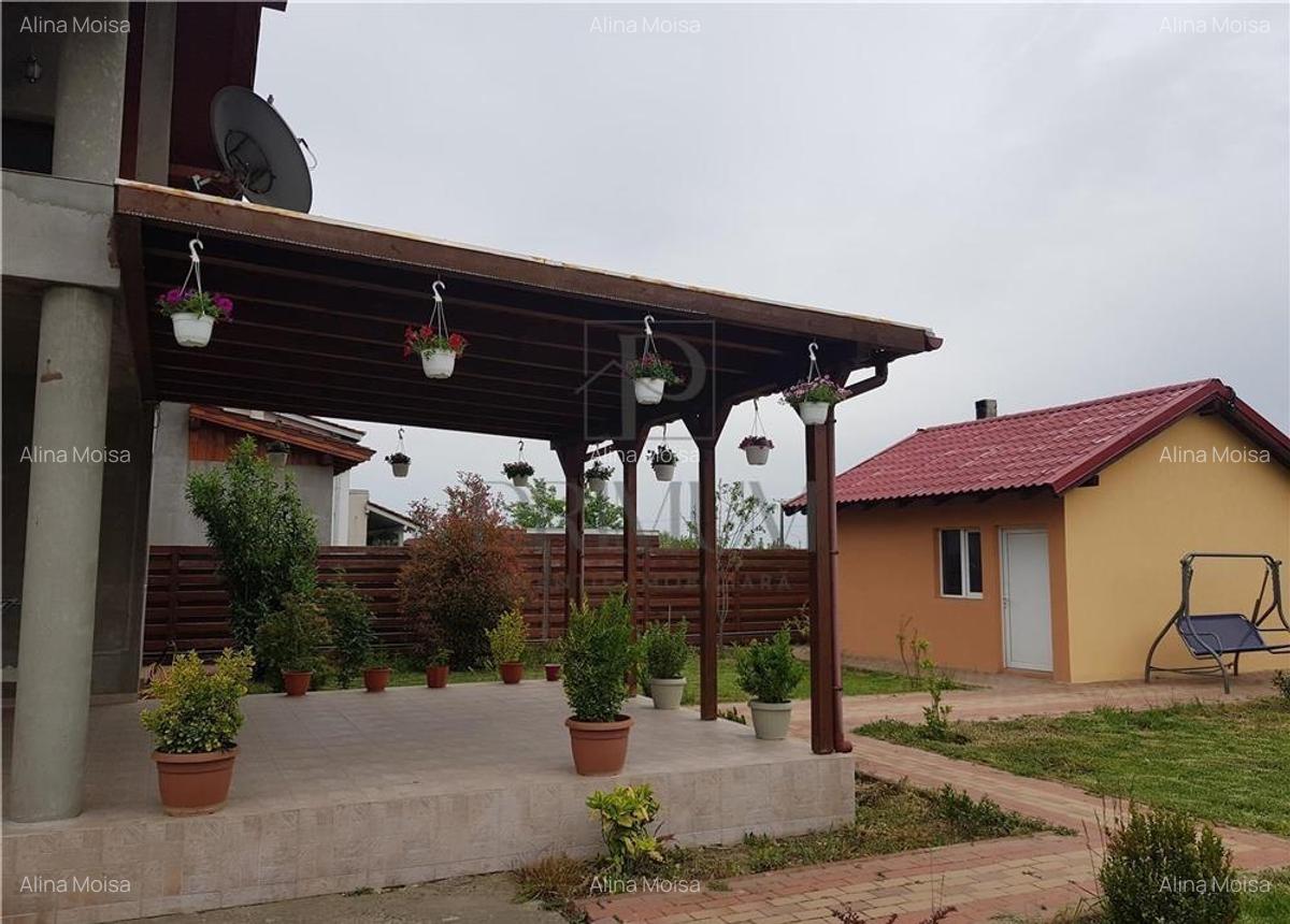 ZONA LIDL - CASA INDIVIDUALA - 4 DORMITOARE - PANOURI SOLARE - CANALIZARE - 4