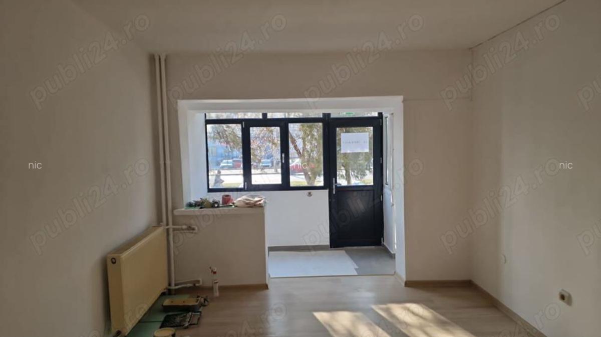 Inchiriez spatiu, 1 Mai, vizavi Confectii, scara exterioara. - 4