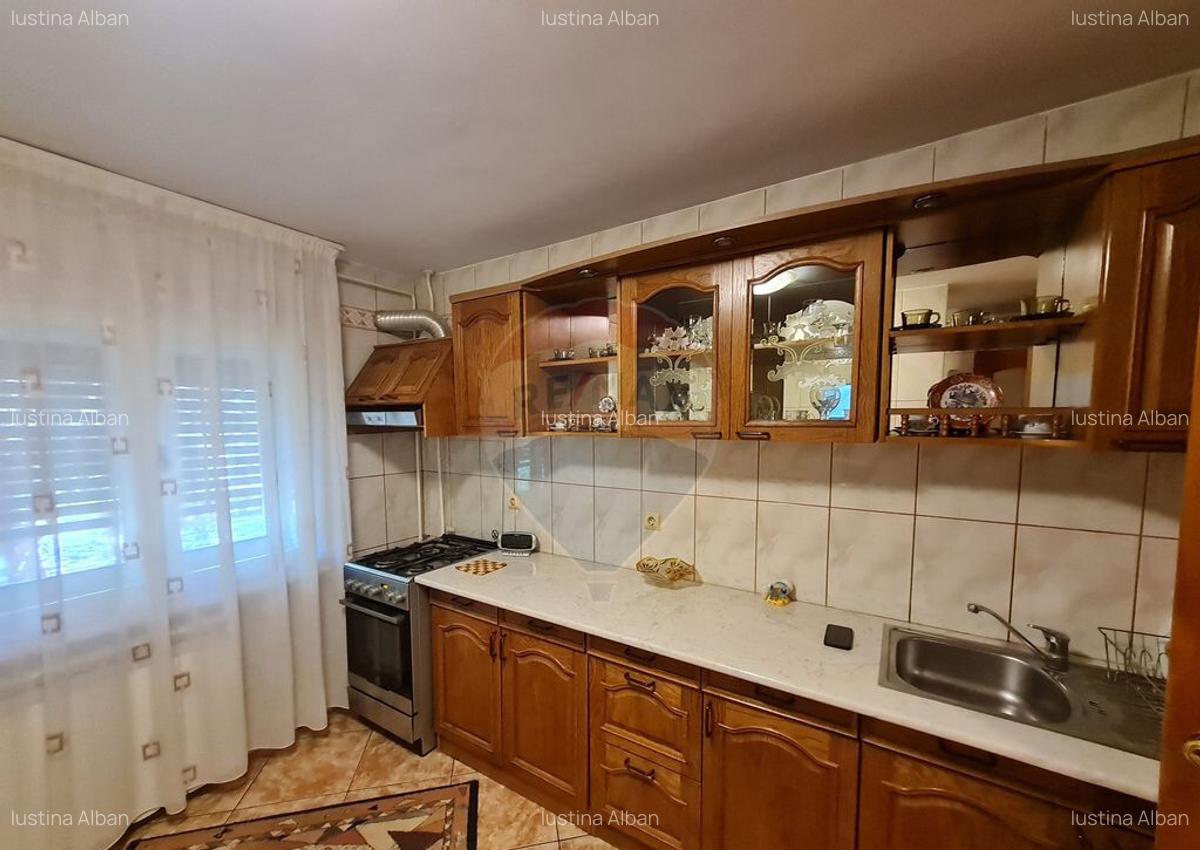 Apartament de inchiriat cu 4 camere,etajul 1 - 4 Apartament de inchiriat cu 4 camere,etajul 1 - 4