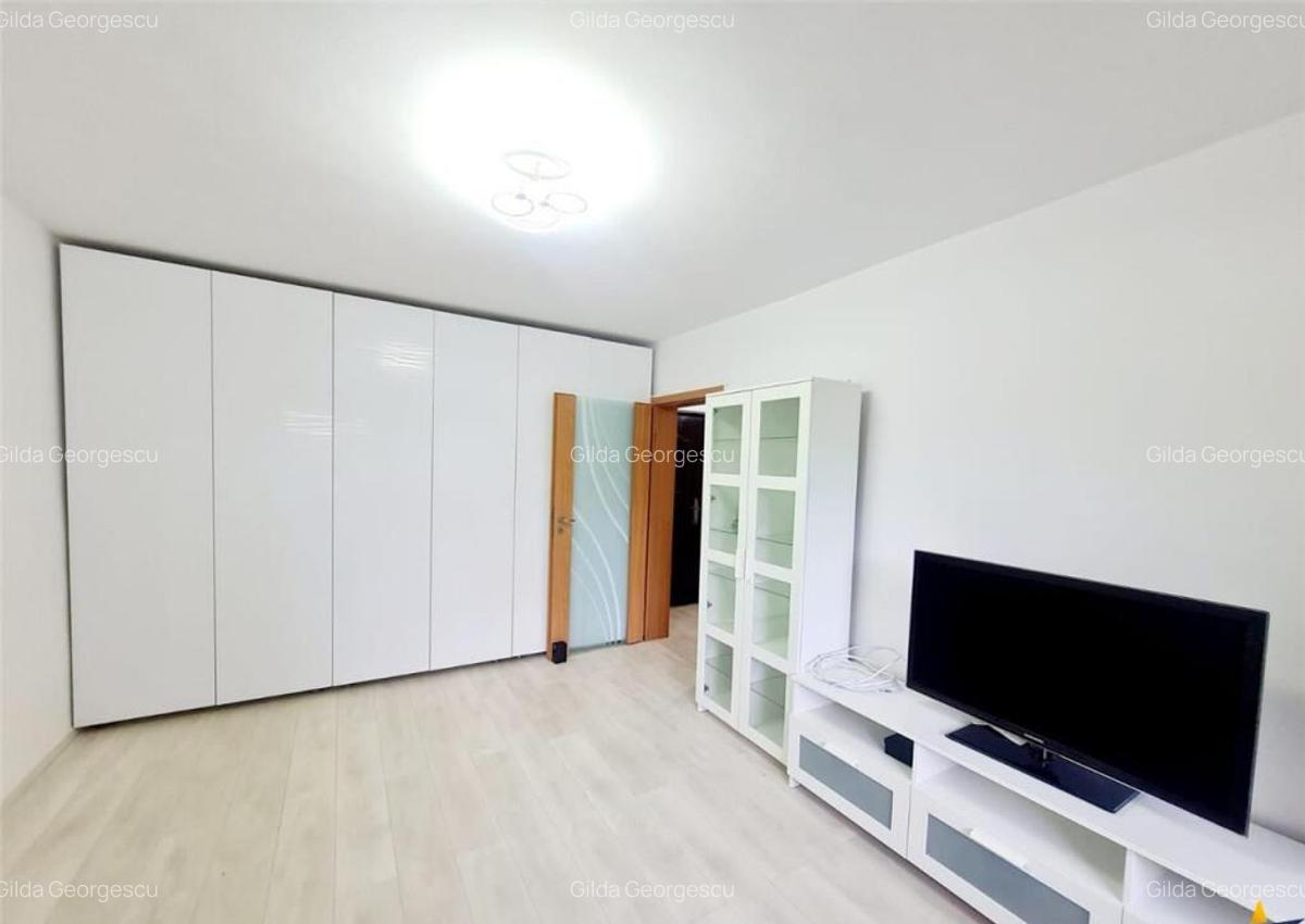 Apartament decomandat, suprafata generoasa, cu boxa si loc d - 3