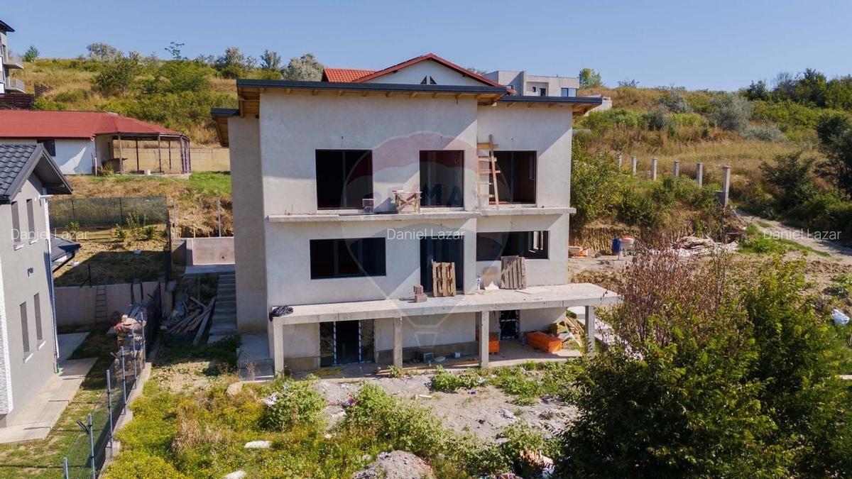 VIla la Cheie de vanzare, 5 camere,  in Iasi zona Manastirea Bucium - 9