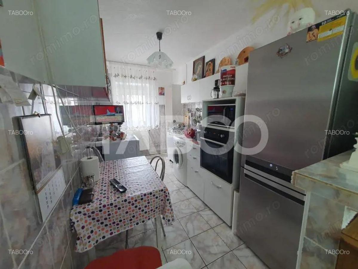 Apartament 3 camere zona 1 Decembrie 65 mp utili + 5 mp balcon - 14