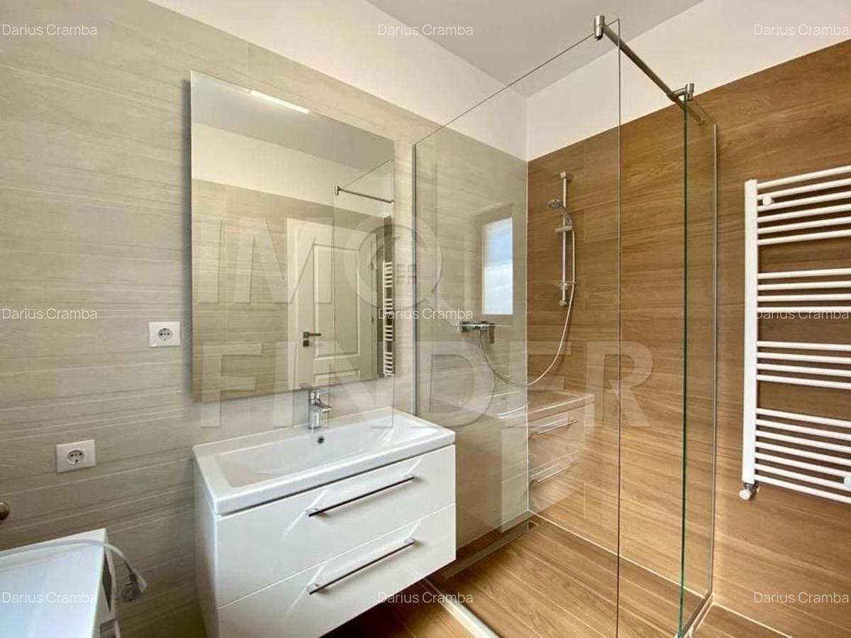 Inchiriere apartament 3 camere situat in vila privata, zona UMF - 12