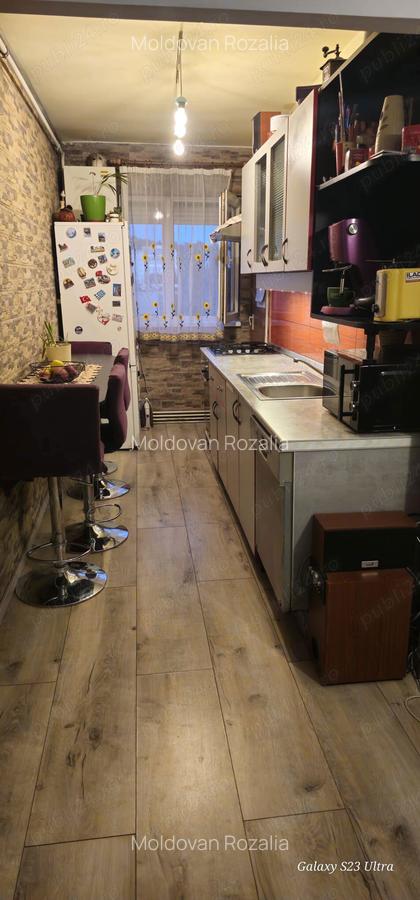 Vand in Dambul Pietros,apartament cu 2 camere,hol patrat,confort 1,decomandat,etajul 6 din 10,frumos - 3