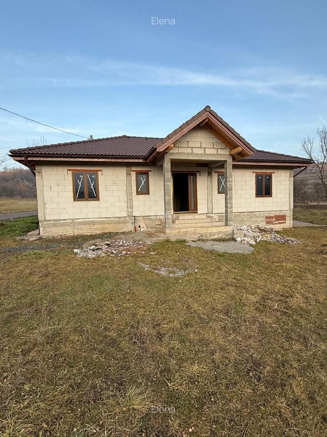 Vand casa noua, la rosu - 1 Vand casa noua, la rosu - 1