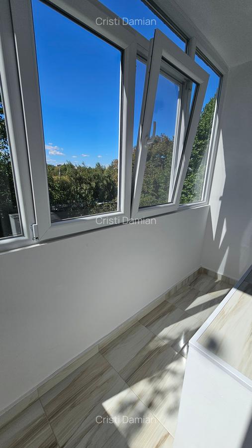 Apartament renovat total, mobilat nou, prima inchiriere, langa metrou, la cheie. - 12