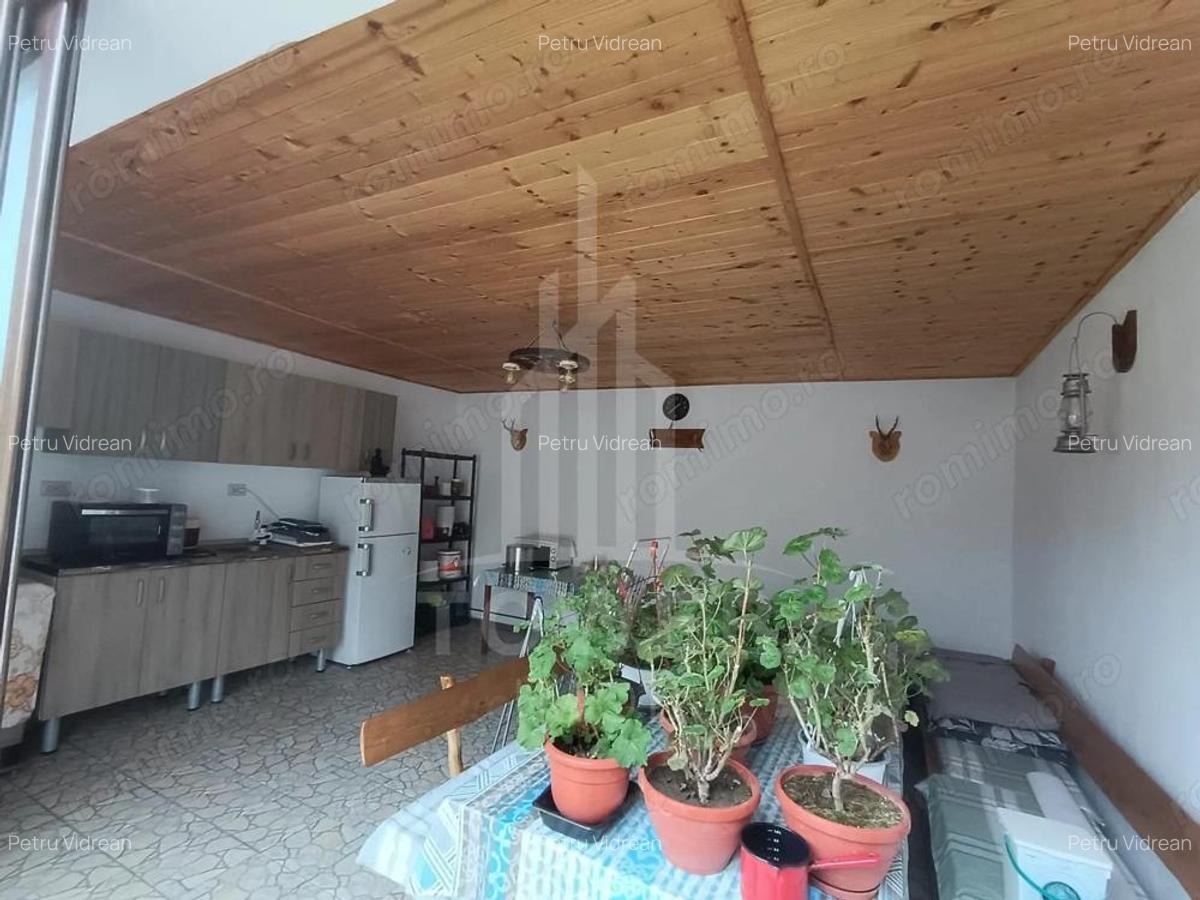 Casa de vanzare in satul Ro?ia cu vedere panoramica spre Mun?ii Fagaras - 13