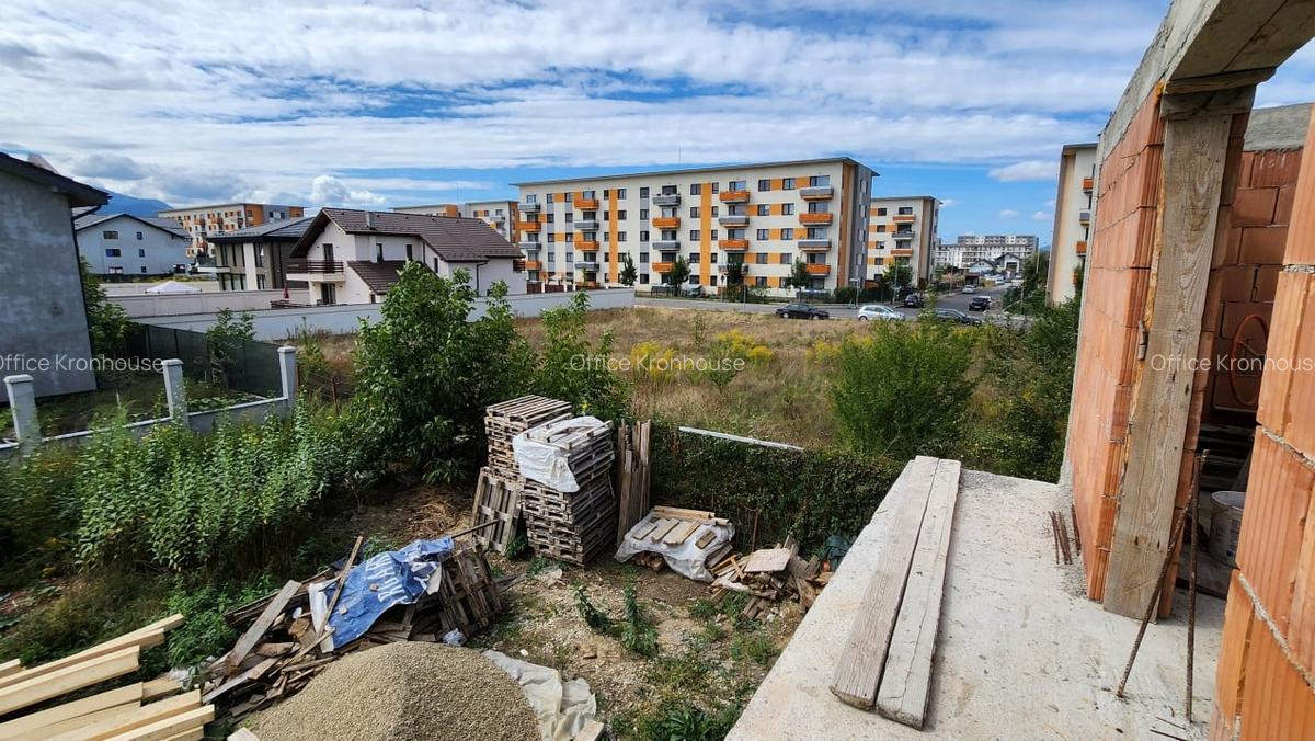 Apartament cu 3 camere în Tractorul - 25
