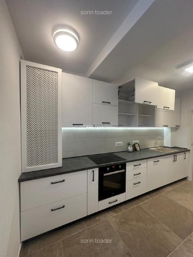 Vand apartament proaspat renovat , finisaje lux - 1