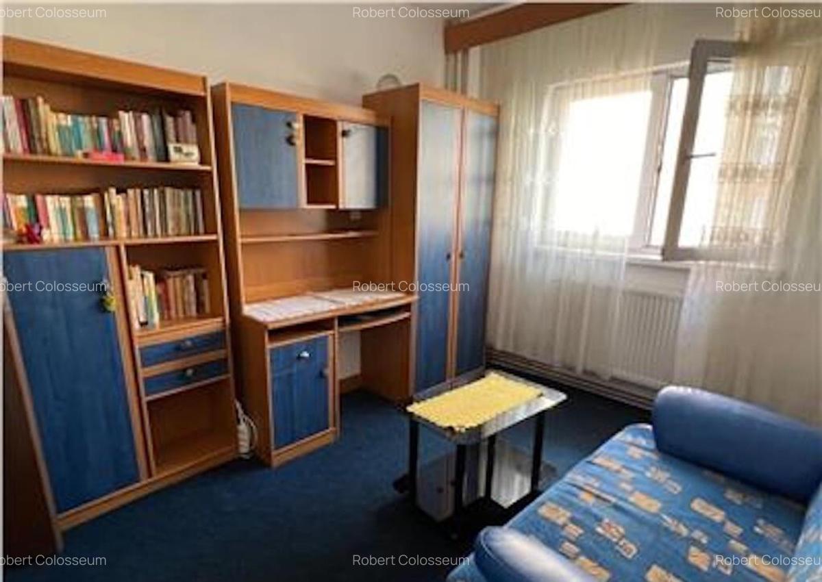 Apartament cu 4 camere, decomandat - zona Racadau - 1